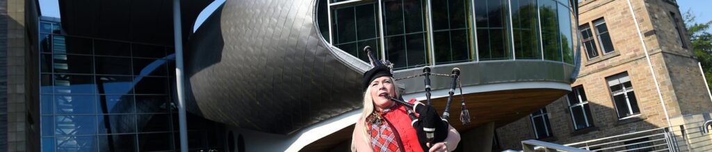 Piper in front of Craiglockhart Campus.